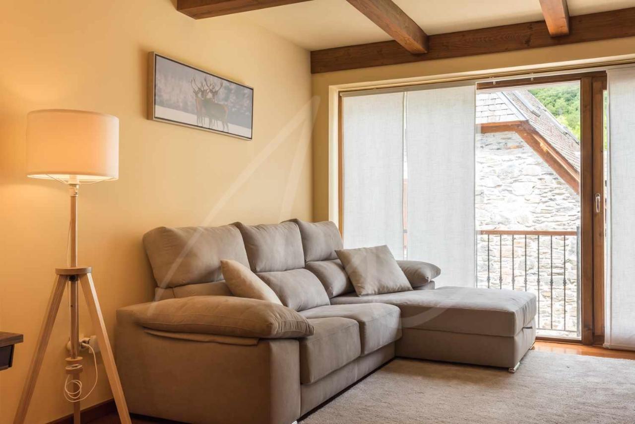 Casa Artiga De Lin By Seamount Rentals Les Bordes Zewnętrze zdjęcie