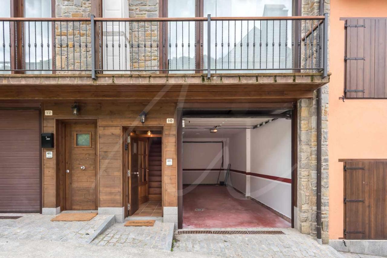 Casa Artiga De Lin By Seamount Rentals Les Bordes Zewnętrze zdjęcie