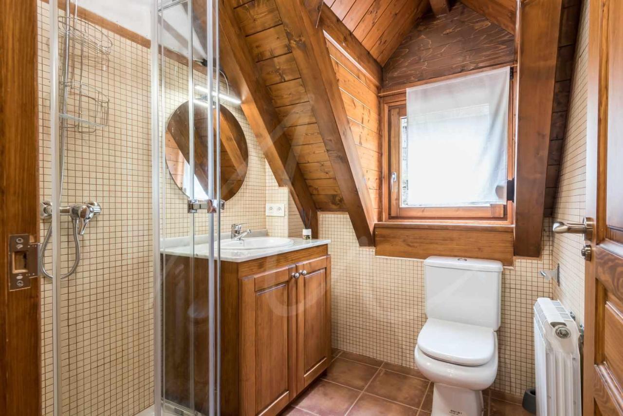 Casa Artiga De Lin By Seamount Rentals Les Bordes Zewnętrze zdjęcie