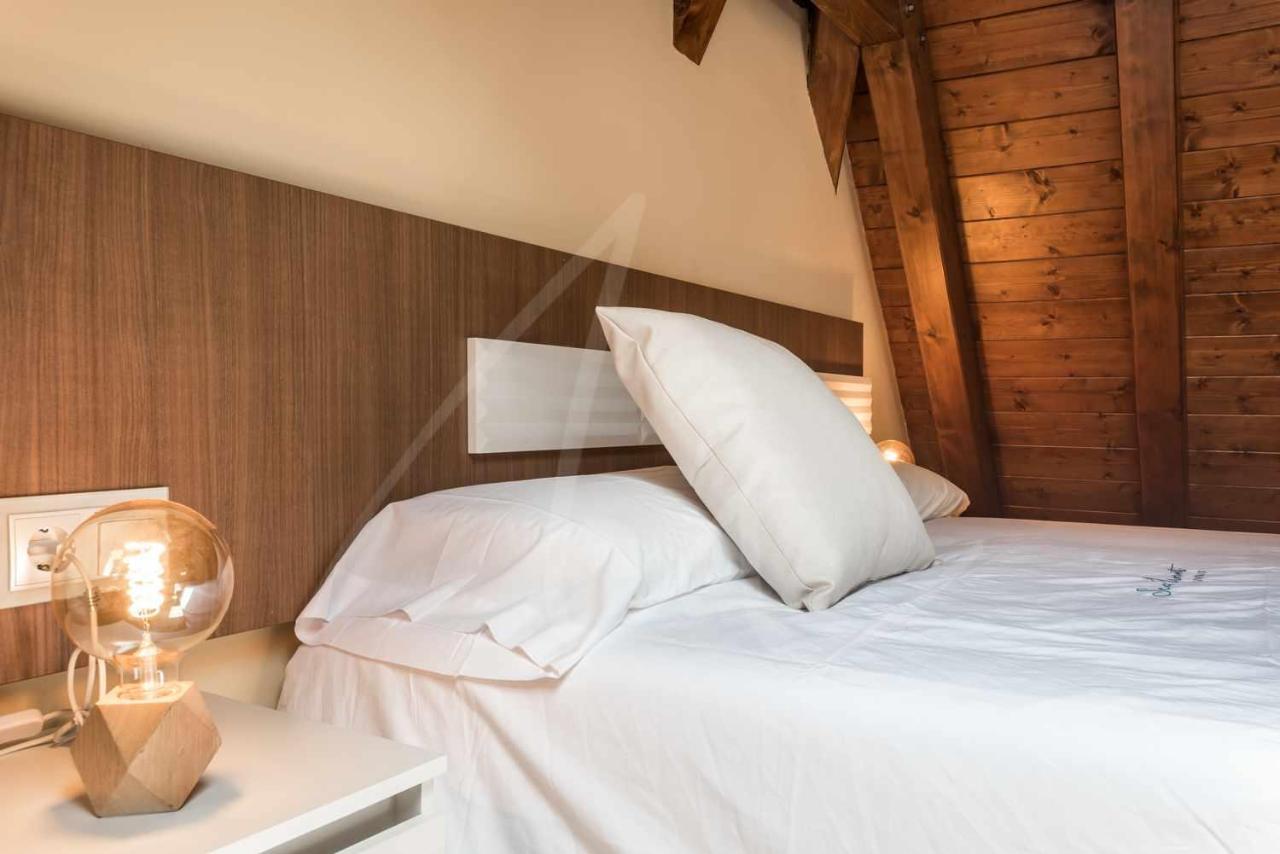 Casa Artiga De Lin By Seamount Rentals Les Bordes Zewnętrze zdjęcie