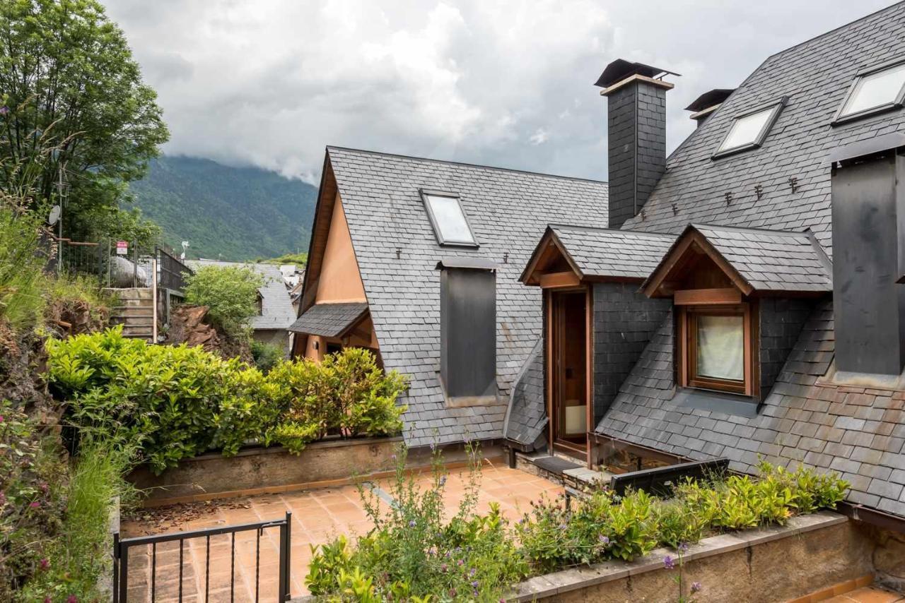Casa Artiga De Lin By Seamount Rentals Les Bordes Zewnętrze zdjęcie