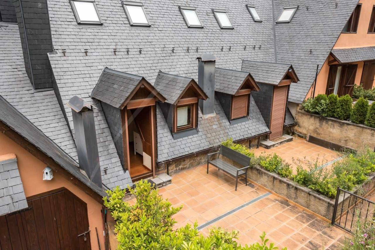 Casa Artiga De Lin By Seamount Rentals Les Bordes Zewnętrze zdjęcie