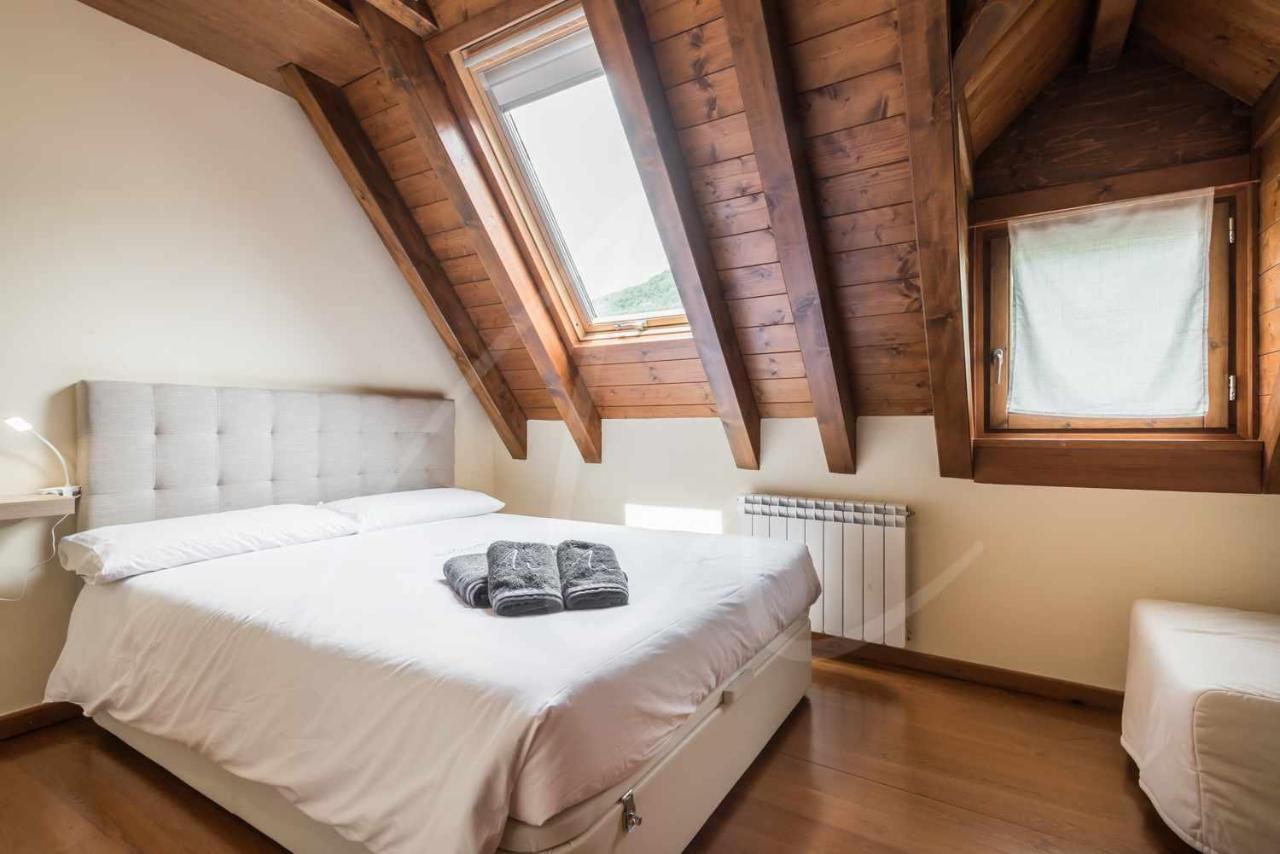 Casa Artiga De Lin By Seamount Rentals Les Bordes Zewnętrze zdjęcie
