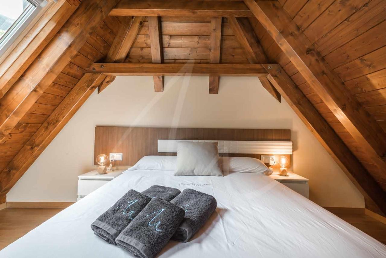 Casa Artiga De Lin By Seamount Rentals Les Bordes Zewnętrze zdjęcie
